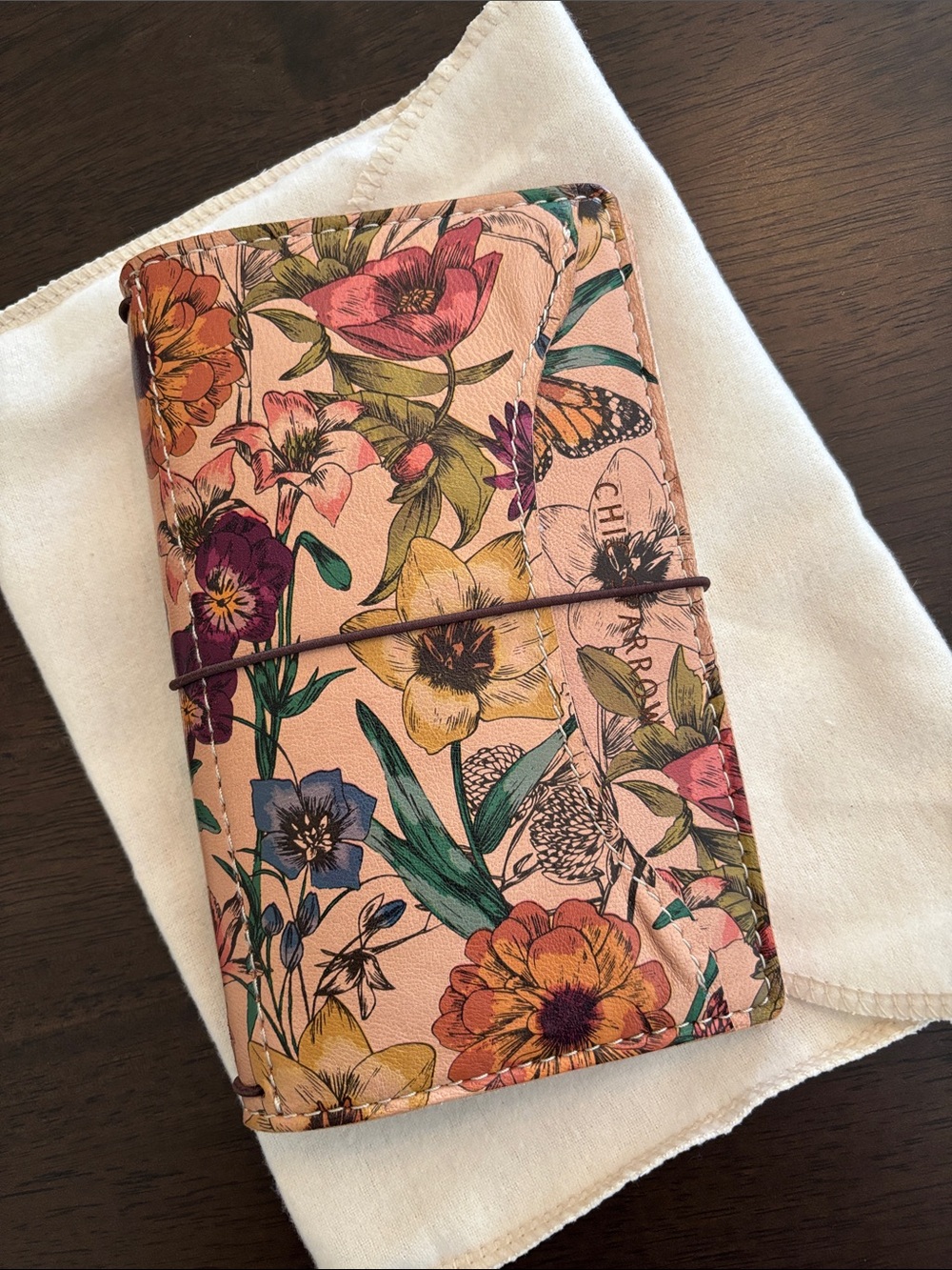 Chic Sparrow Sidekick Vintage Floral Leather Personal Size Cover Like New